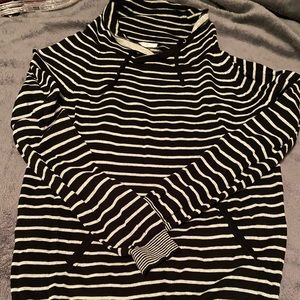 Lightweight hoodie with pocket in front.